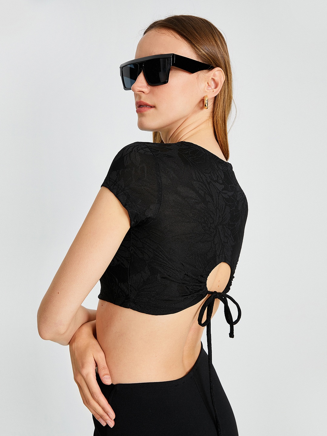 

Koton Black Self Design Velvet Crop Top