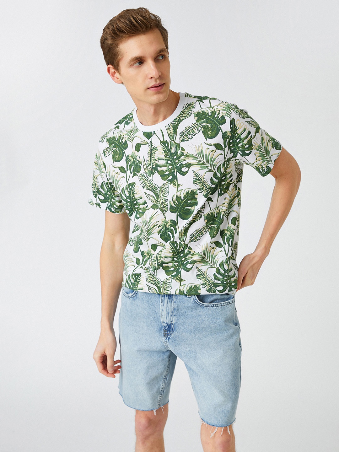 

Koton Men White & Green Tropical Printed Pure Cotton T-shirt