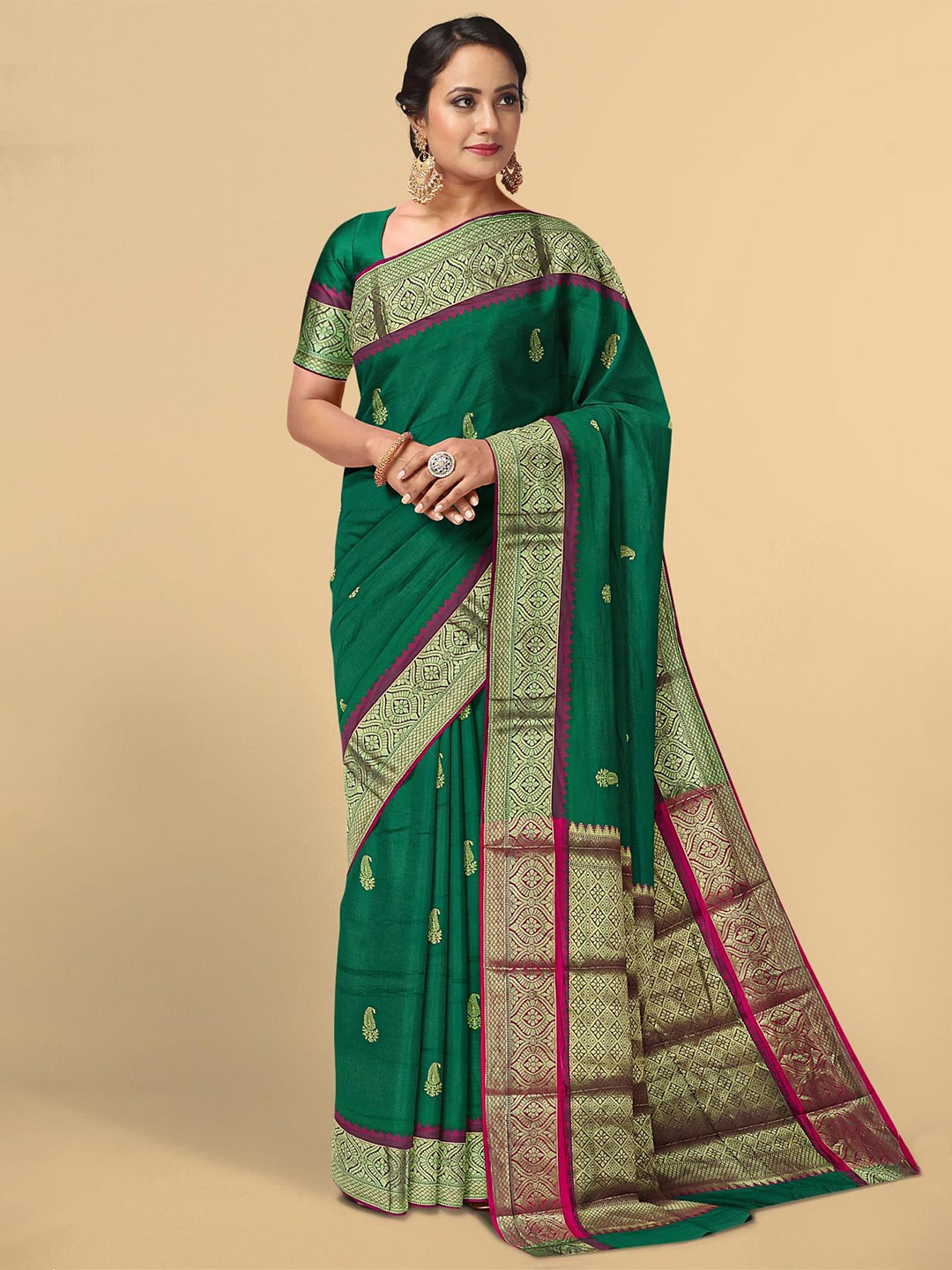 

Kalamandir Women Green & Gold-Toned Paisley Print Zari Pashmina Saree