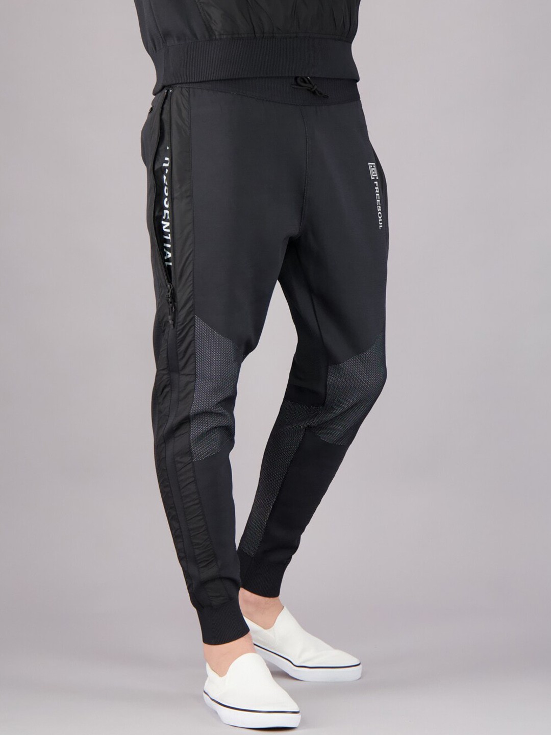 

FREESOUL Men Black Solid Joggers