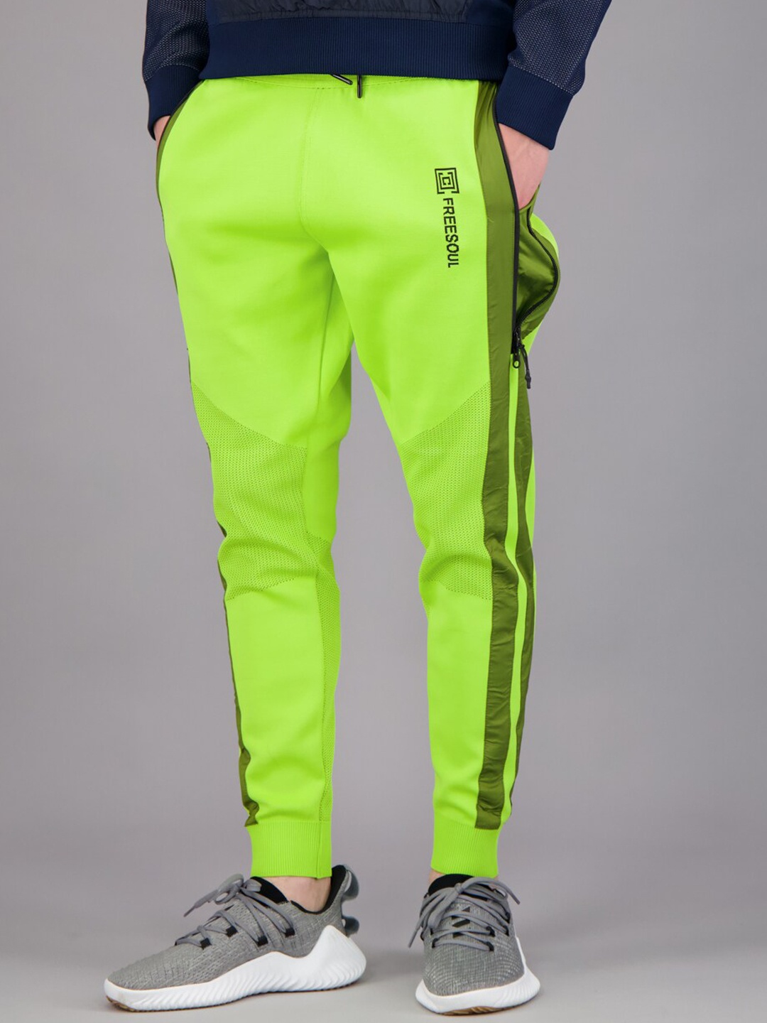 

FREESOUL Men Green Solid Joggers