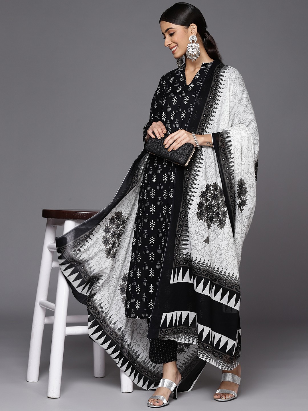 

Varanga Women Black Floral Printed Gotta Patti Pure Cotton Kurta with Trousers