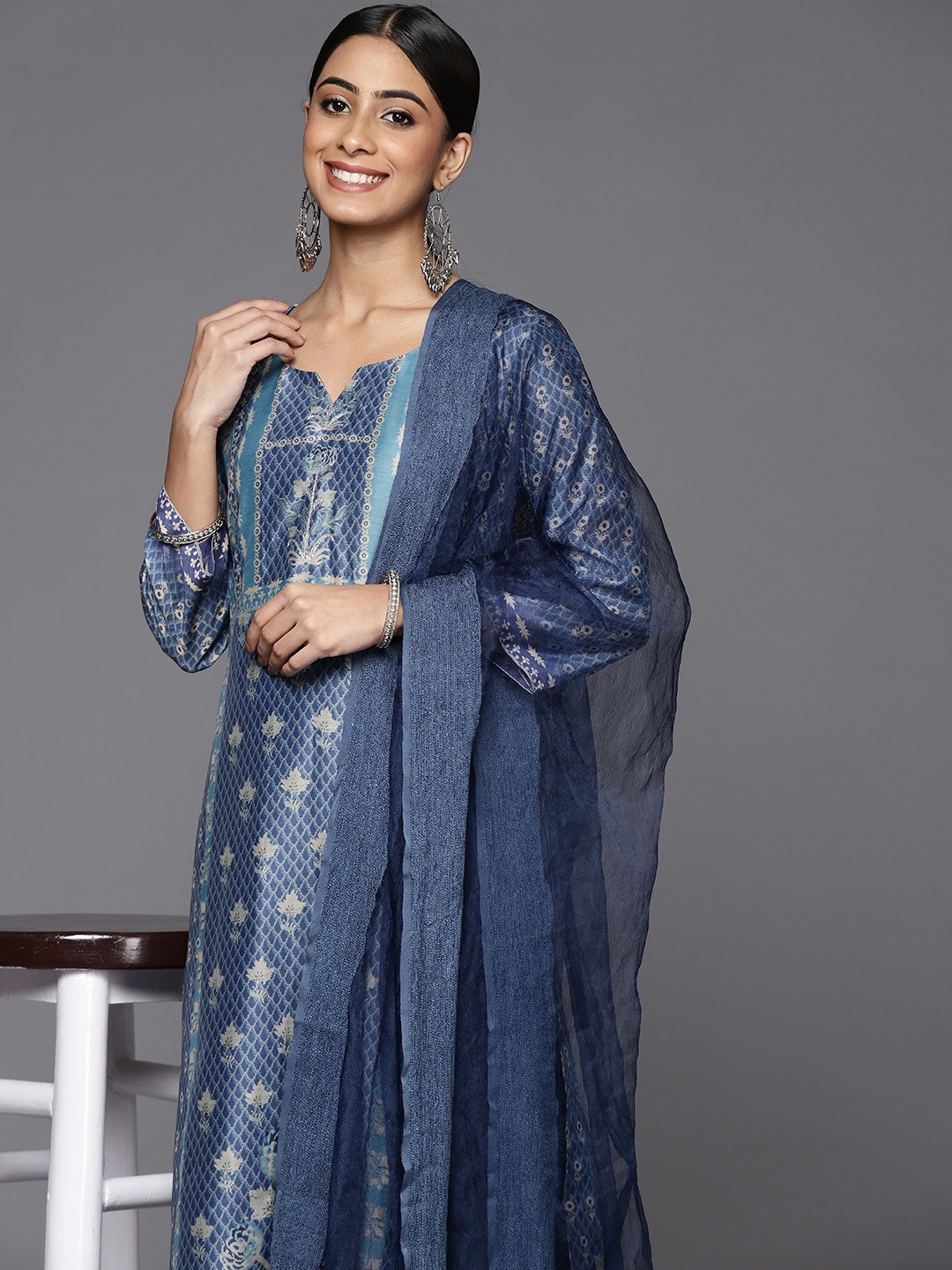 

Varanga Women Blue Floral Printed Sequinned Kurta with Trousers & With Dupatta