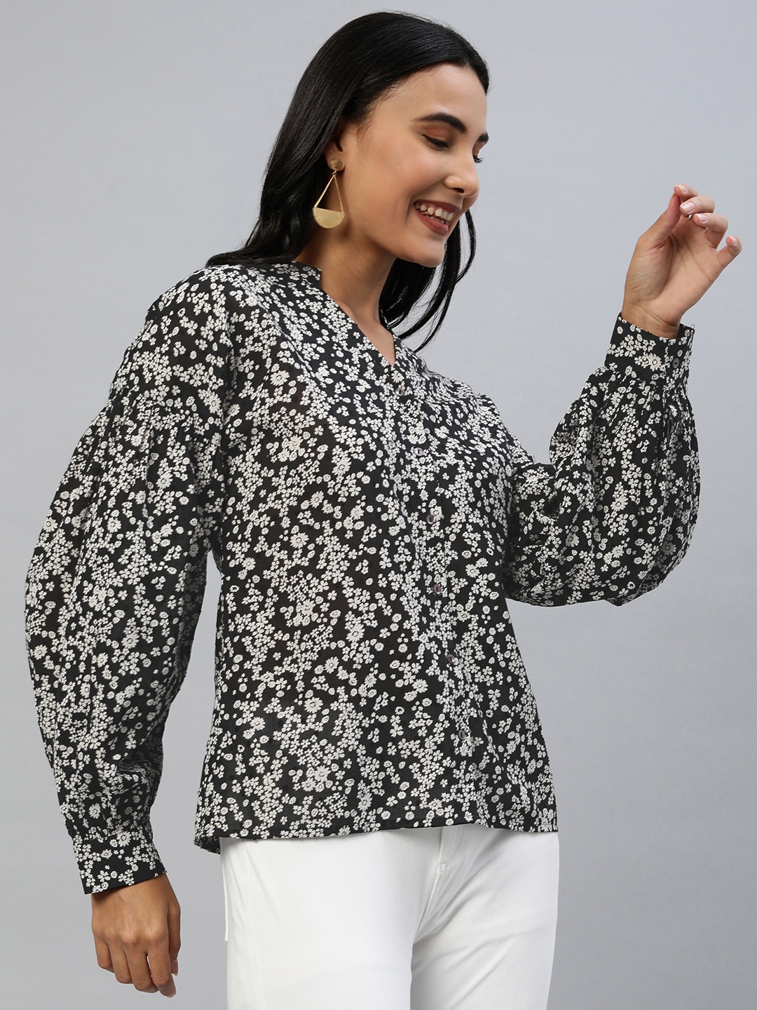 

ANI Women Black & White Pure Cotton Floral Printed Puff Sleeves Casual Shirt