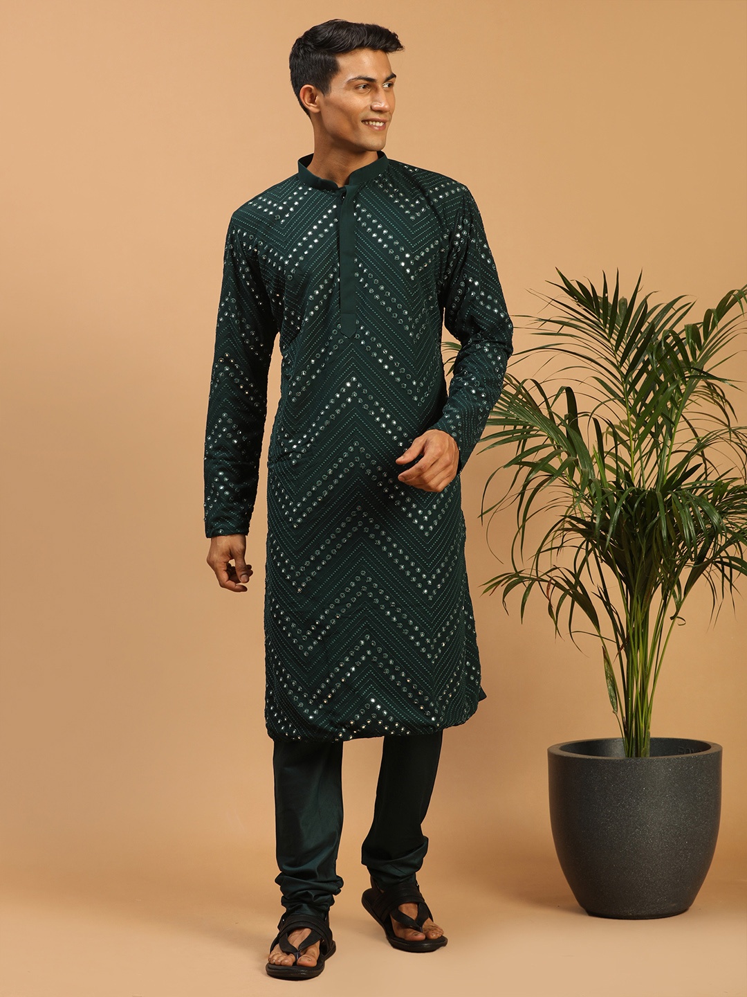

VASTRAMAY Men Green Embroidered Mirror Work Kurta with Churidar
