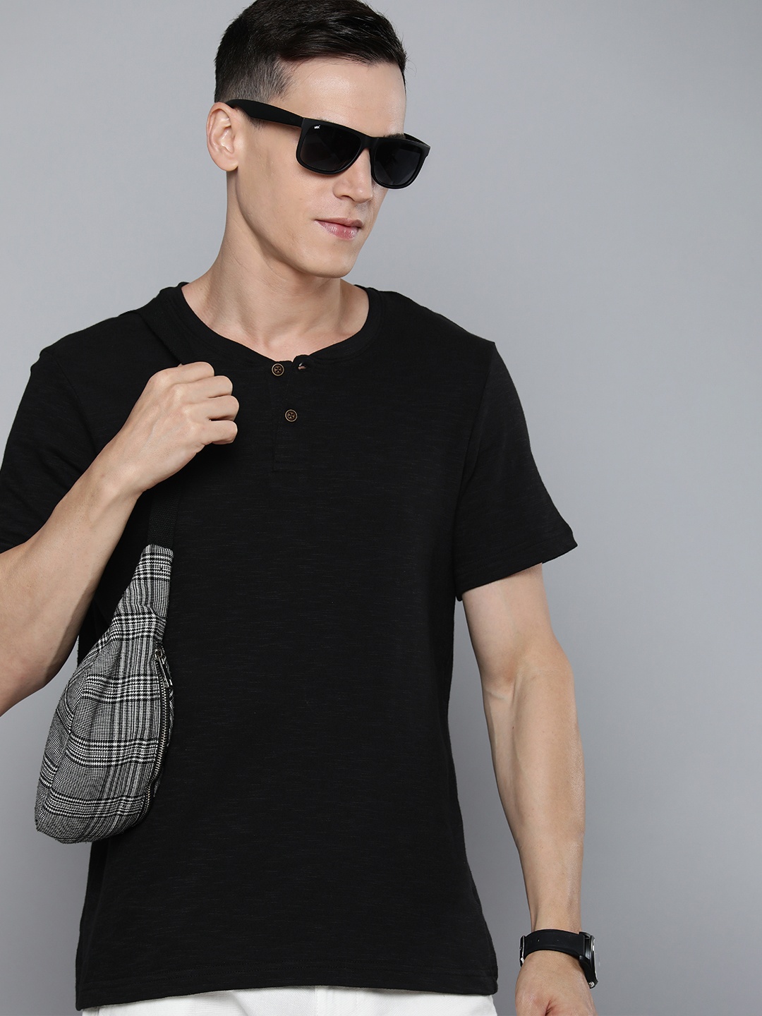 

Harvard Men Black Solid Henley Neck T-shirt