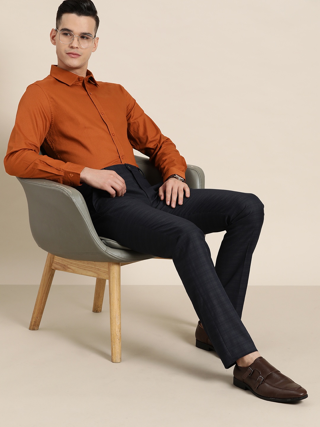 

INVICTUS Men Pure Cotton Self Design Slim Fit Formal Shirt, Rust