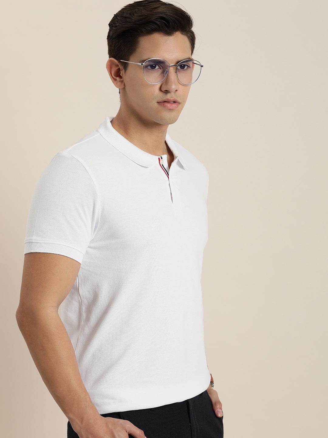 

INVICTUS Solid Polo Collar Casual T-shirt, White