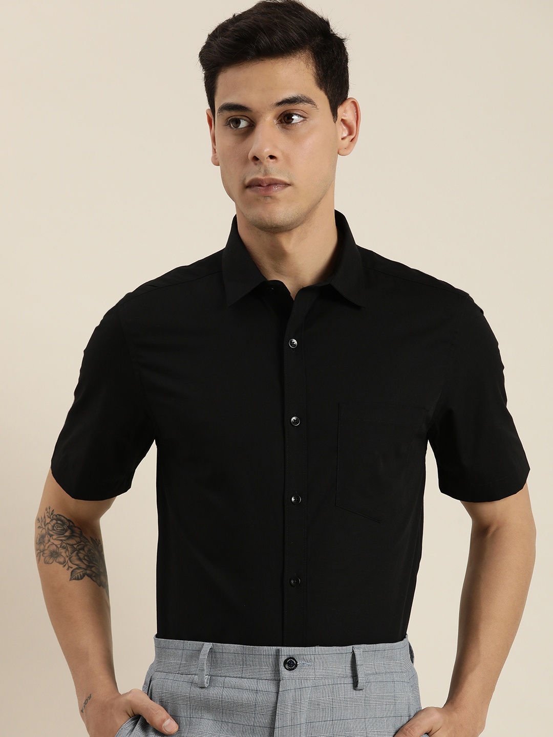 

INVICTUS Men Black Solid Slim Fit Semiformal Shirt