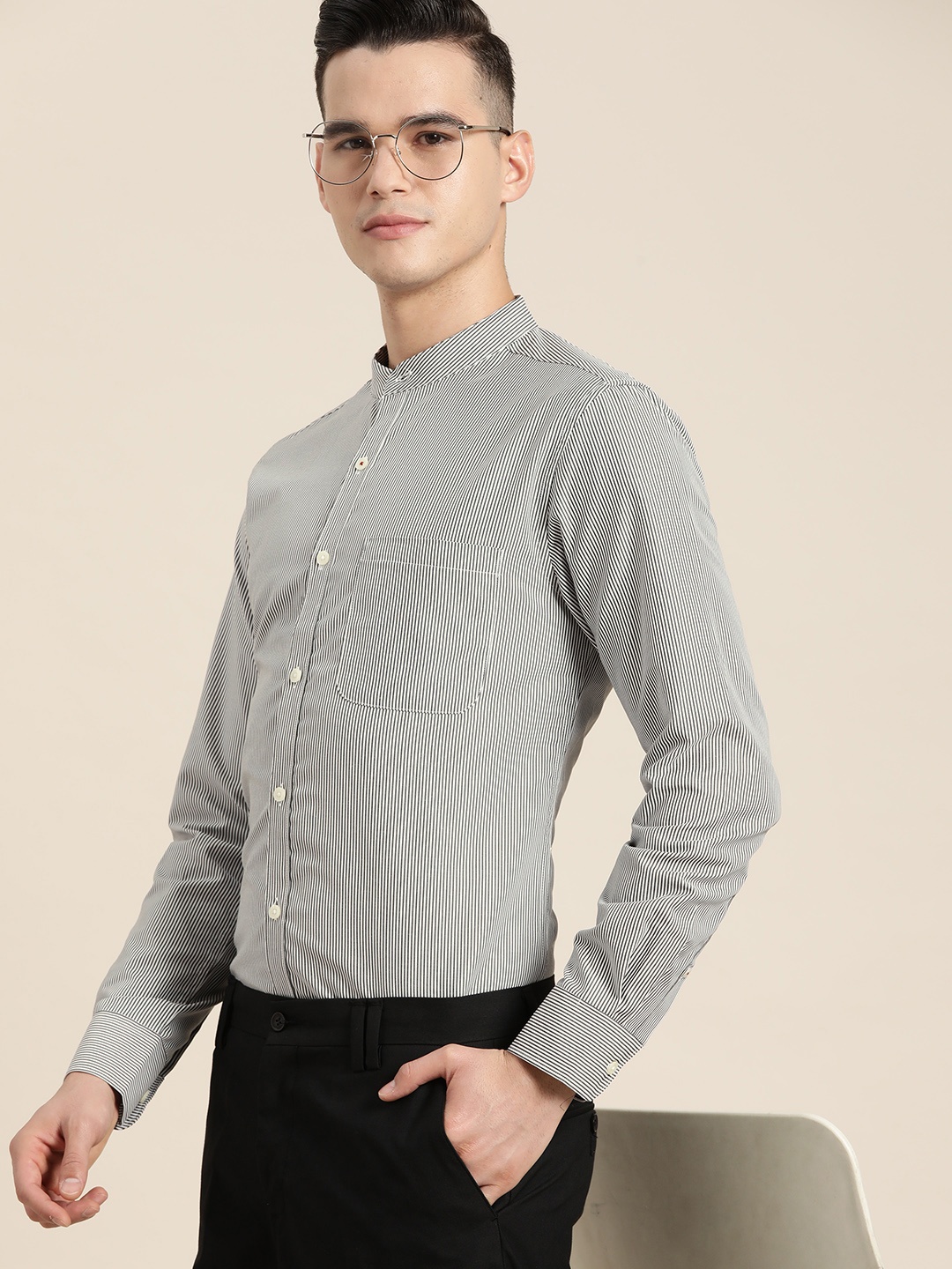 

INVICTUS Men Striped Casual Shirt, Black