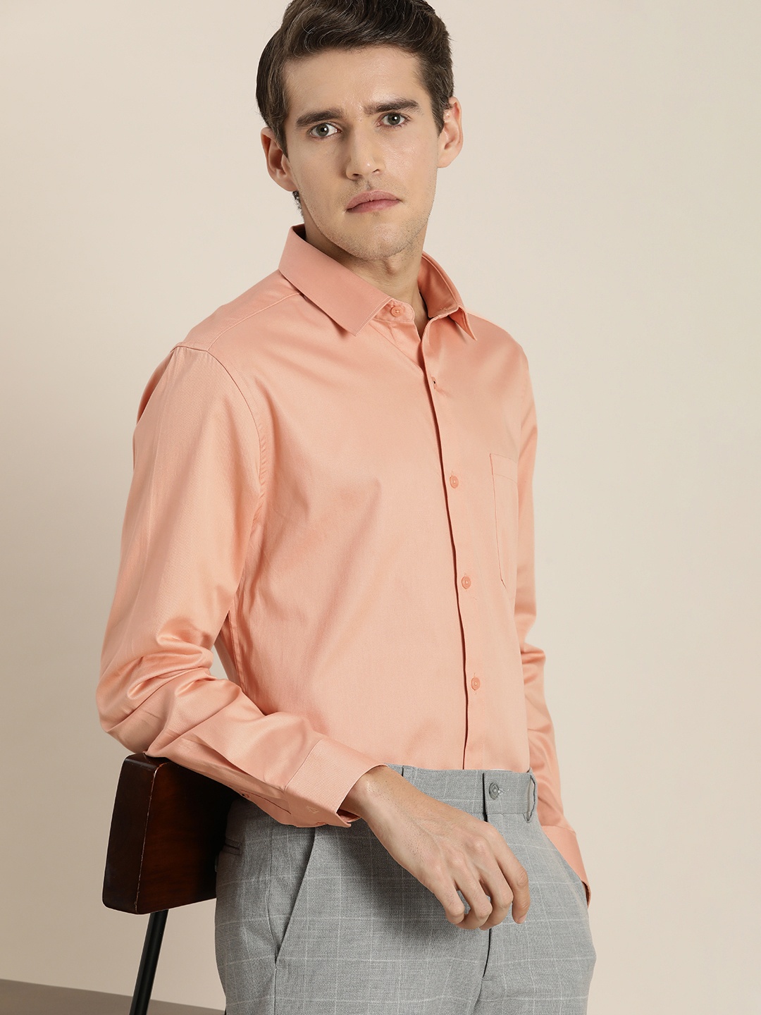 

INVICTUS Men Peach-Coloured Slim Fit Solid Pure Cotton Formal Shirt
