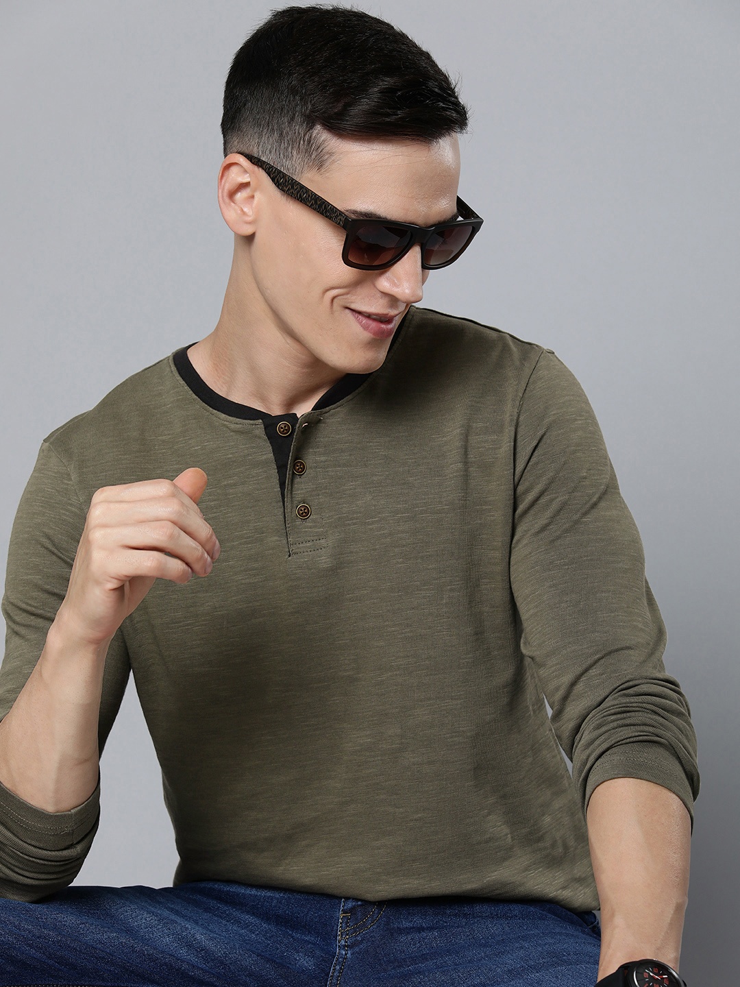 

Harvard Men Olive Green Solid Henley Neck Pure Cotton T-shirt