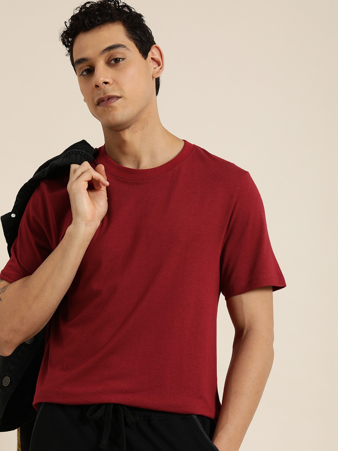 

INVICTUS Men Maroon Solid Pure Cotton T-shirt