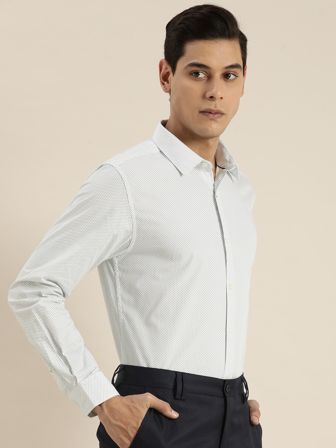 

INVICTUS Men White Slim Fit Polka Dot Printed Formal Pure Cotton Shirt