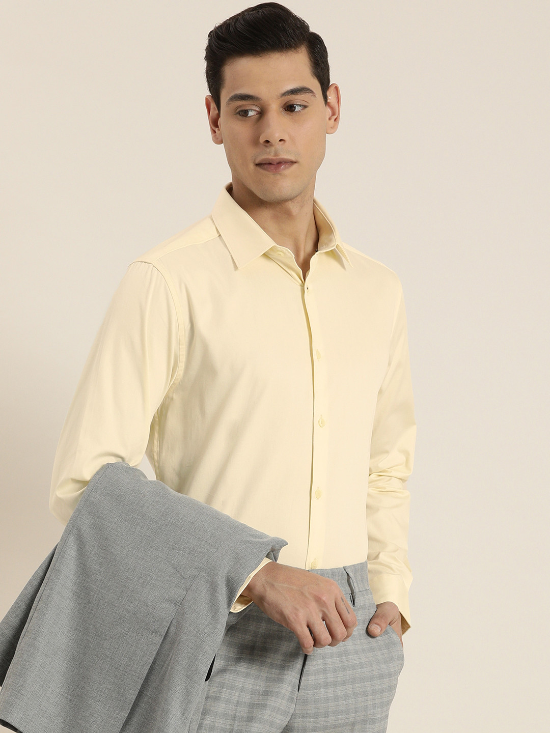 

INVICTUS Men Off White Slim Fit Pure Cotton Casual Shirt