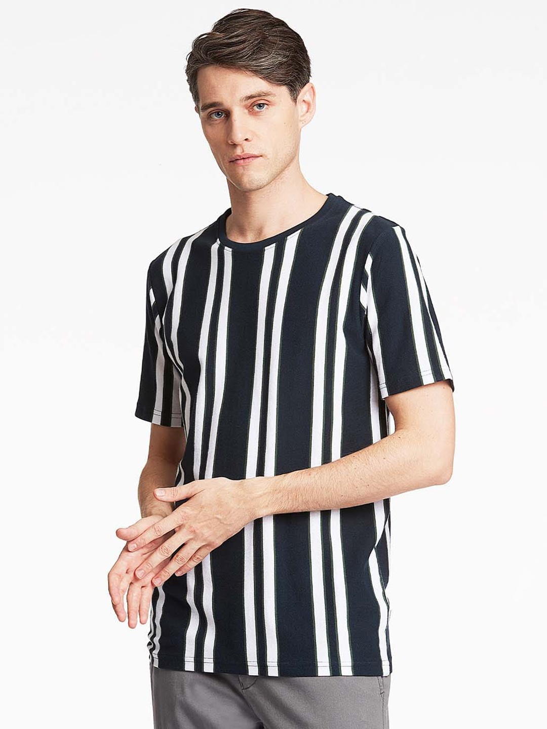 

LINDBERGH Men Navy Blue Striped Pure Cotton T-shirt