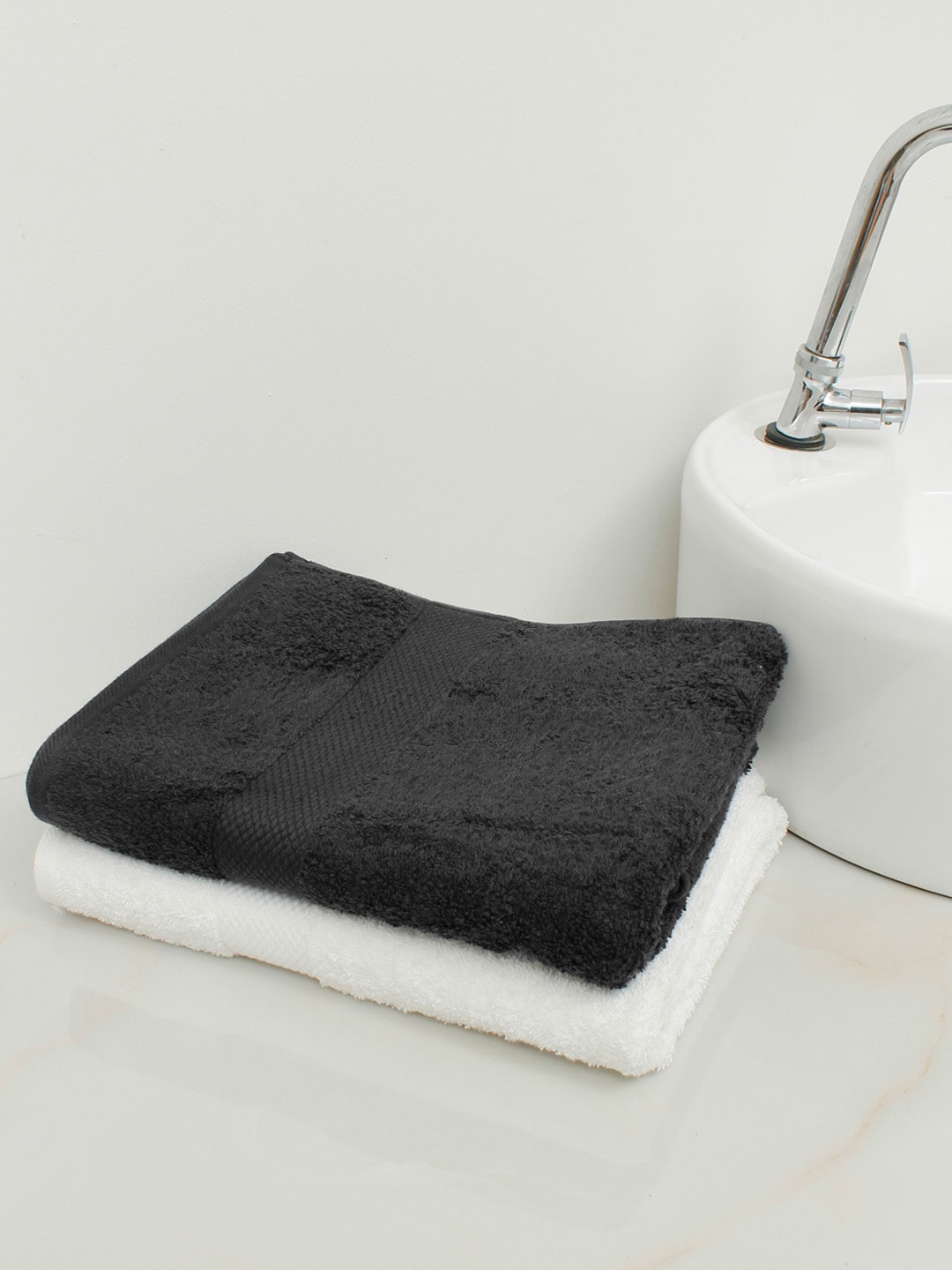 

AVI Living White & Black Set Of 2 Solid 500 GSM Cotton Bath Towels