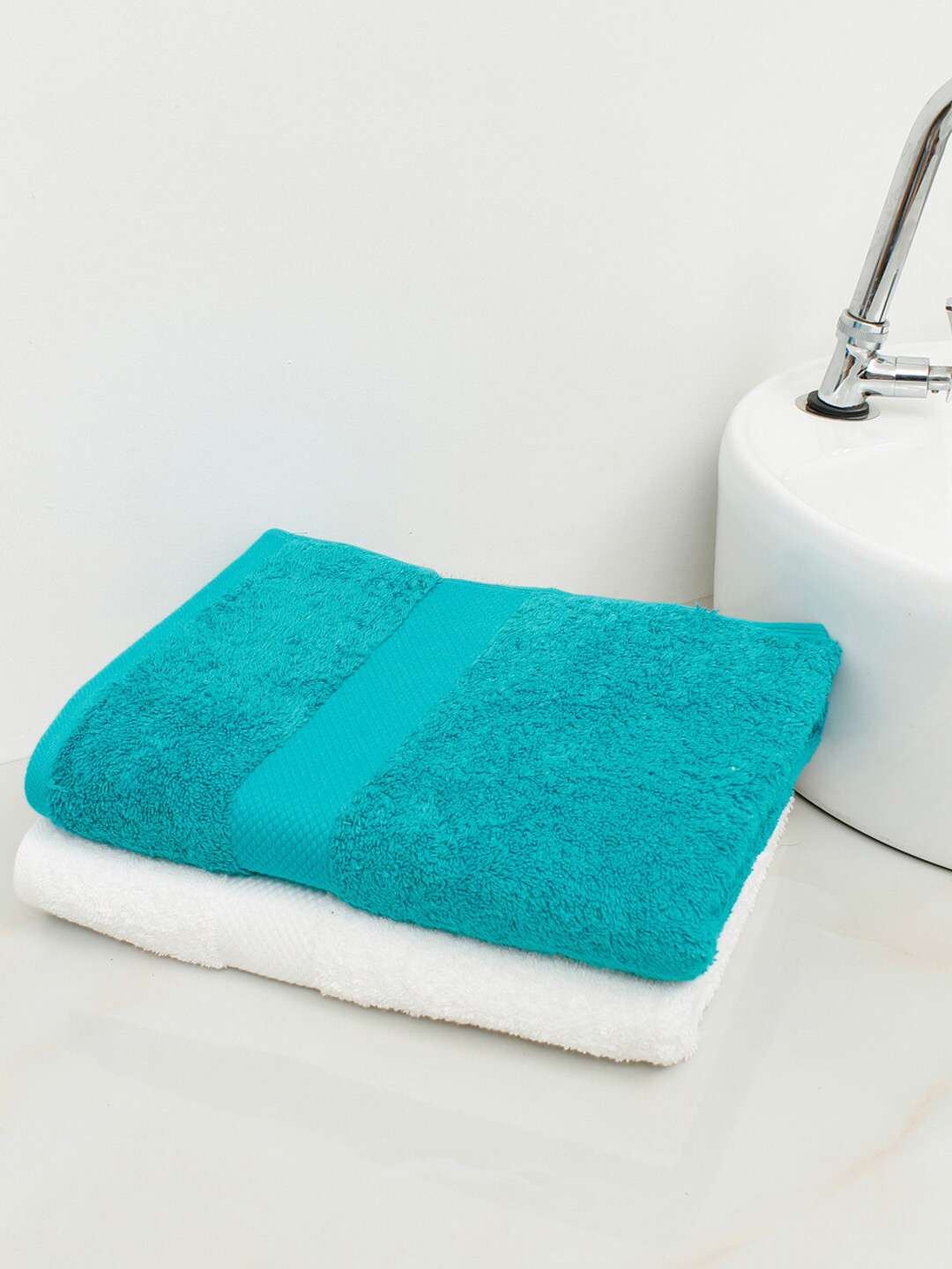 

AVI Living Set Of 2 White & Turquoise Blue Solid 500 GSM Cotton Bath Towels