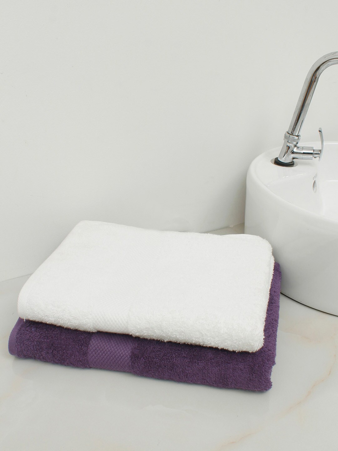 

AVI Living Set Of 2 White & Purple Solid 500 GSM Anti-Microbial Bath Towels