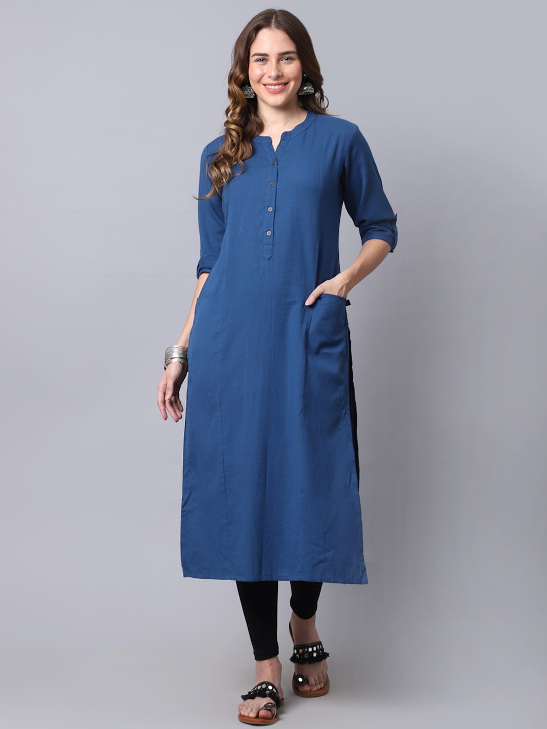 

Pistaa Women Blue Solid Straight Kurta