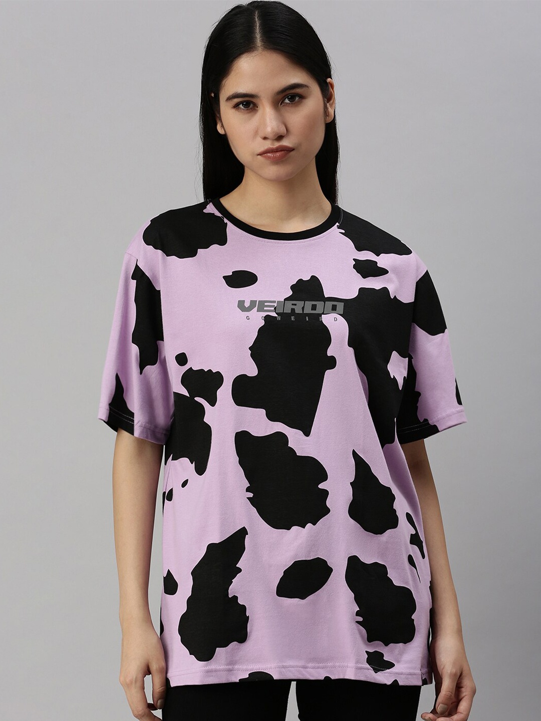 

VEIRDO Women Purple & Black Printed Drop-Shoulder Sleeves Loose Oversize T-shirt