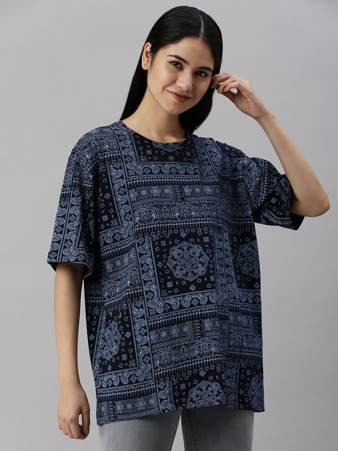 

VEIRDO Women Blue Printed Relaxed Fit T-shirtirt