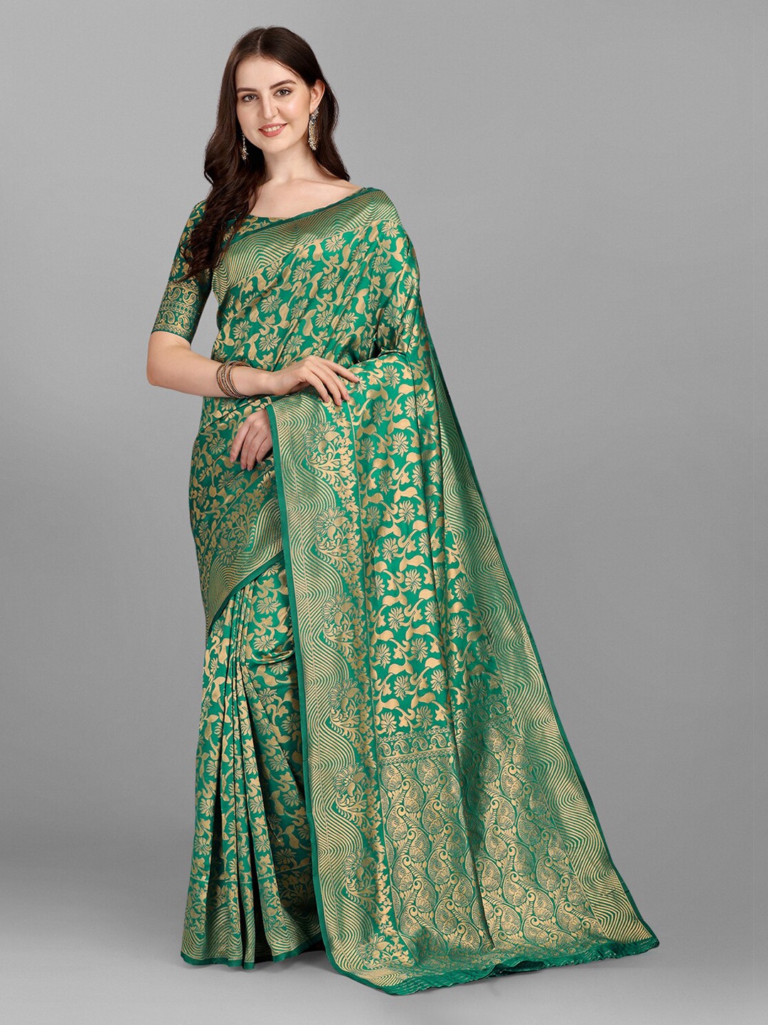 

Fashionuma Women Green & Gold-Toned Ethnic Motifs Zari Saree