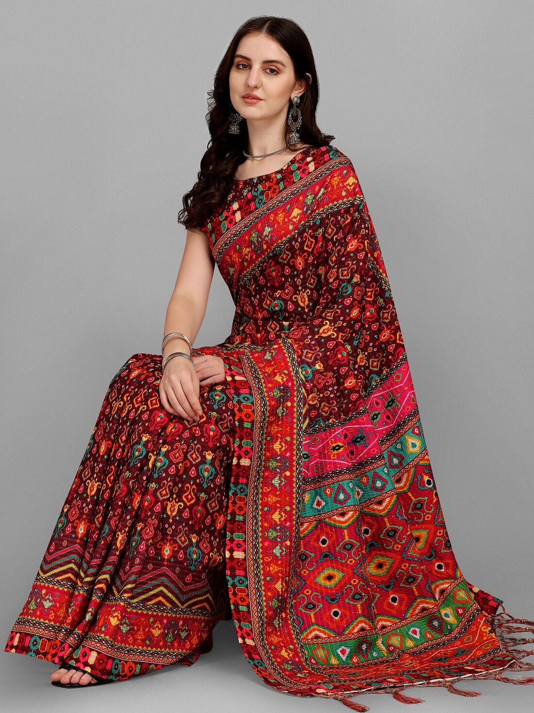 

Fashionuma Red & Green Ethnic Motifs Printed Saree