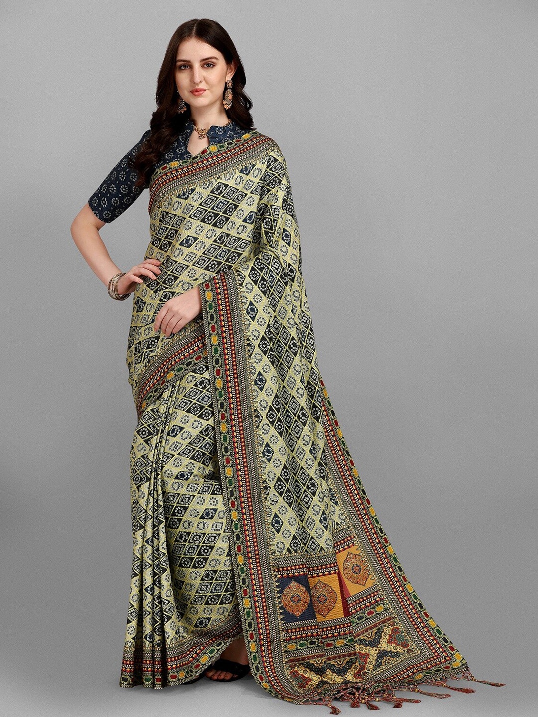 

Fashionuma Women Ethnic Motifs Art Silk Saree, Beige