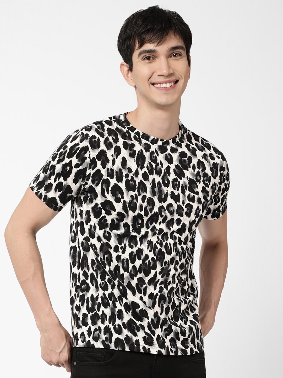 

VASTRADO Men Black & White Printed T-shirt