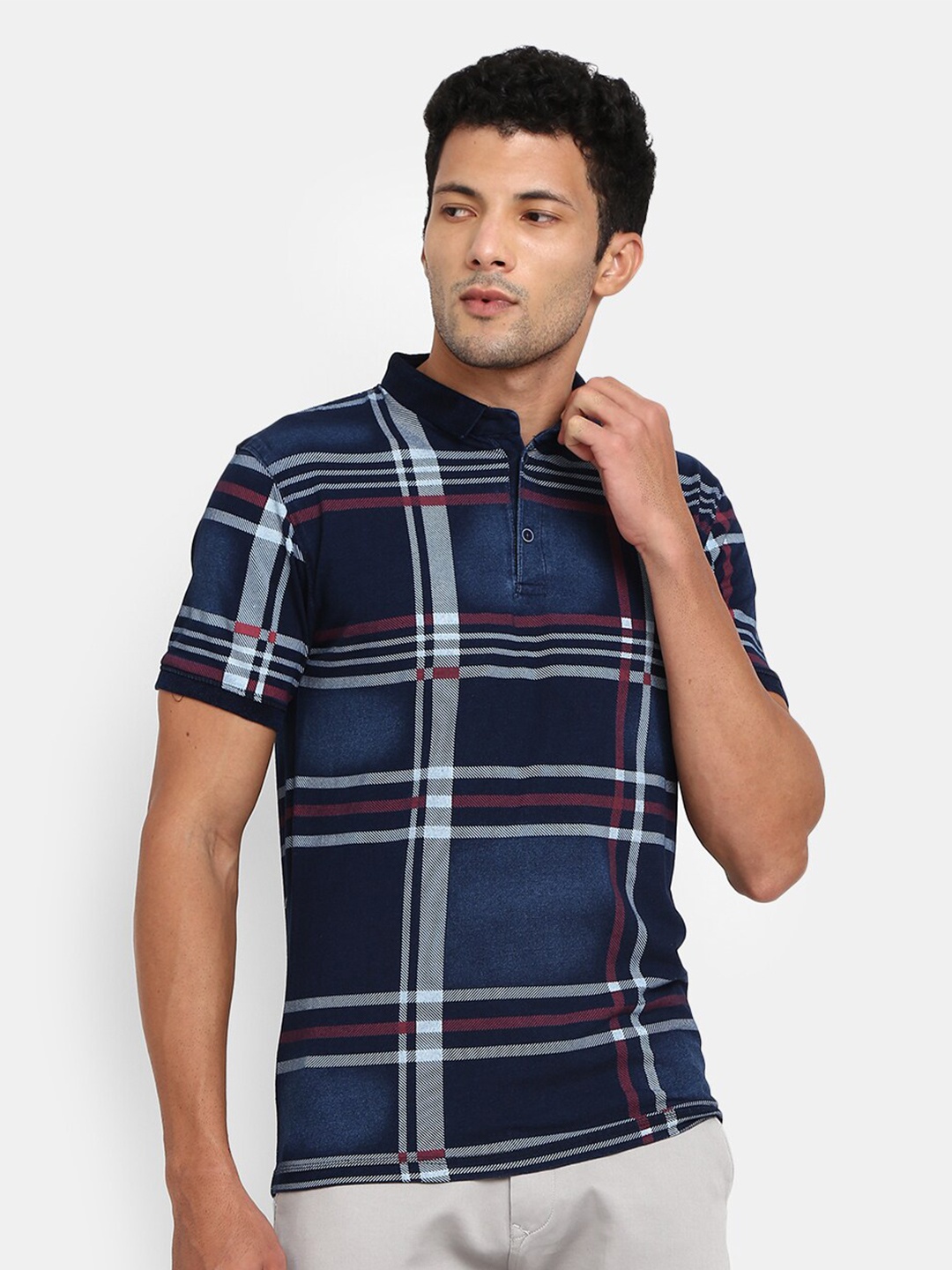 

V-Mart Men Blue Checked Polo Collar Slim Fit T-shirt