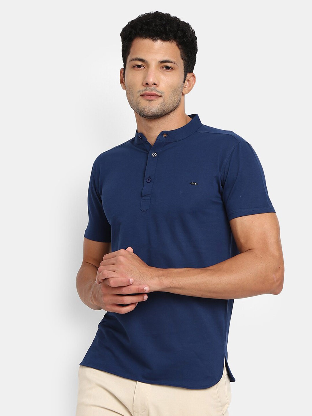 

V-Mart Men Navy Blue Henley Neck Slim Fit T-shirt