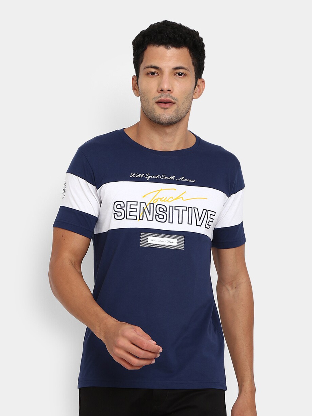 

V-Mart Men Navy Blue & White Typography Colourblocked Slim Fit T-shirt