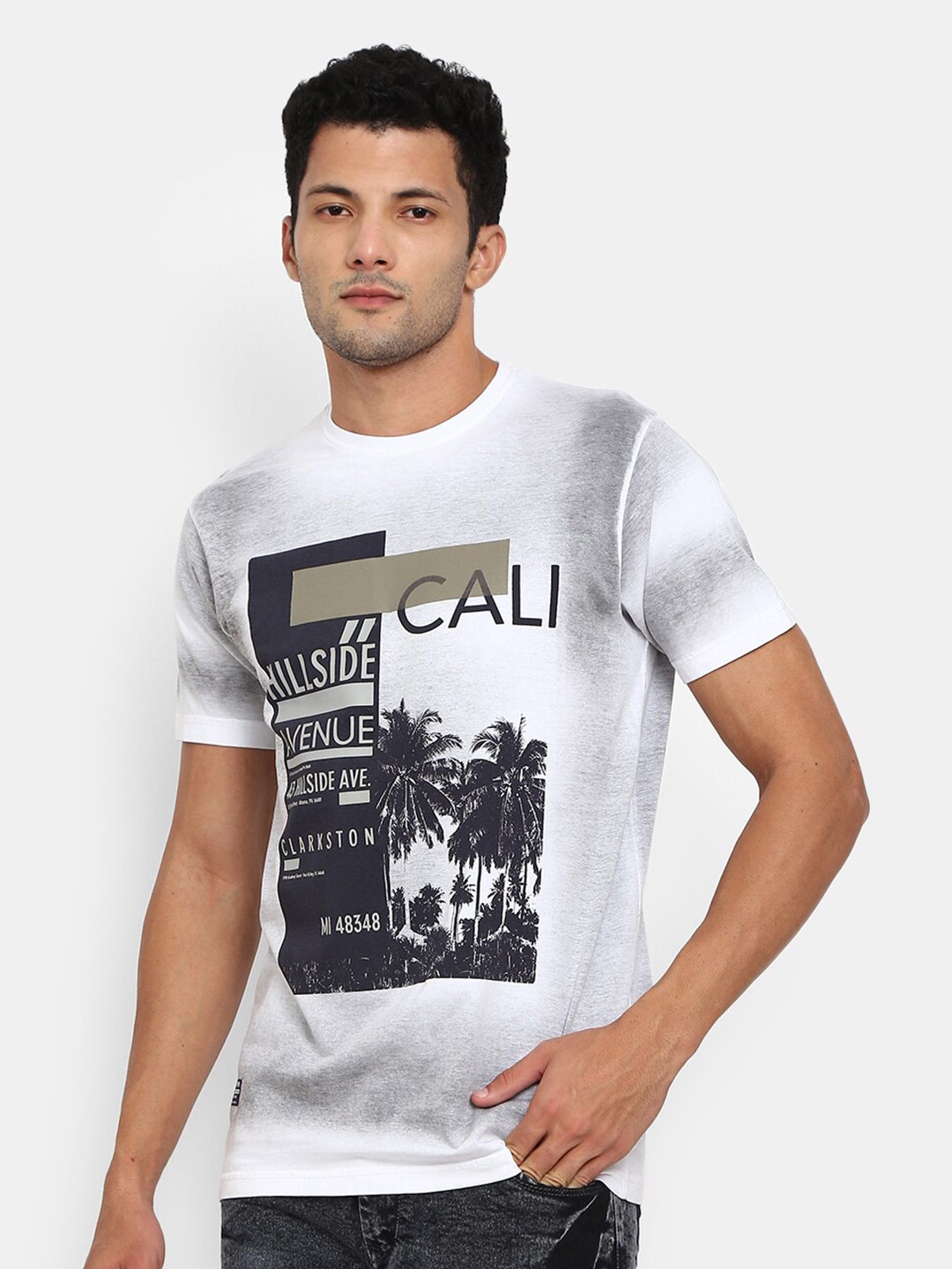 

V-Mart Men Grey Printed Slim Round Neck Cotton Fit T-shirt