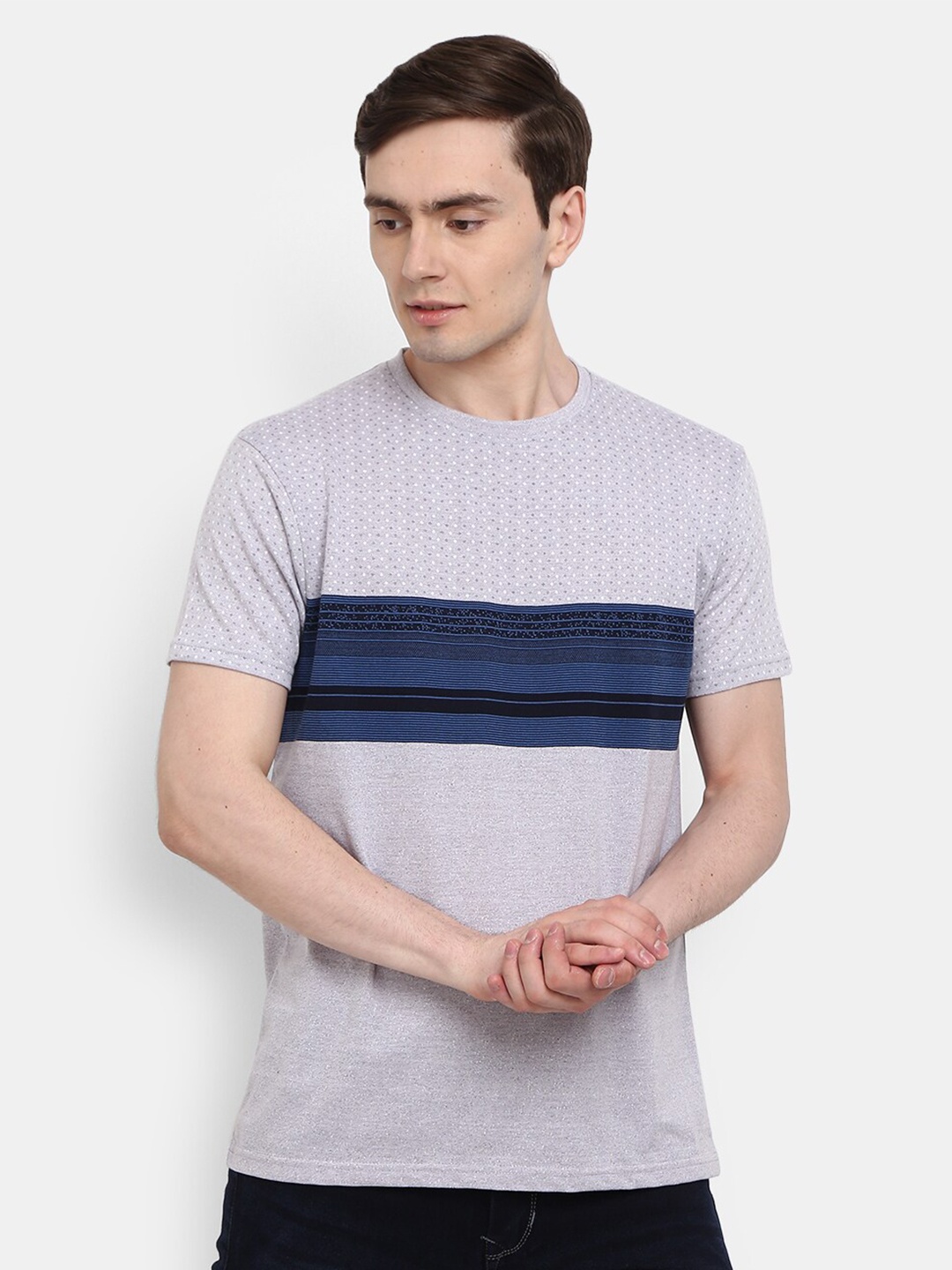 

V-Mart Men Grey Colourblocked T-shirt