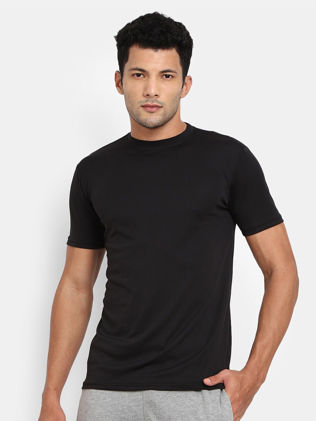 

V-Mart Men Black Solid Slim Fit T-shirt