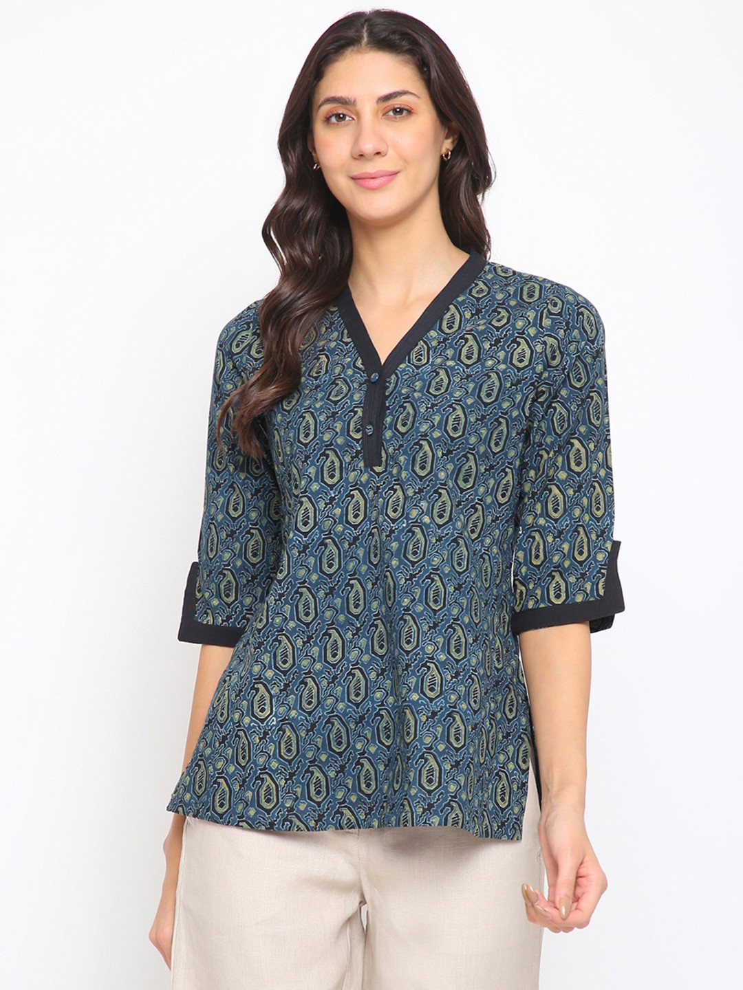 

Fabindia Blue & Black Pure Cotton Ajrakh Printed V-Neck Kurti