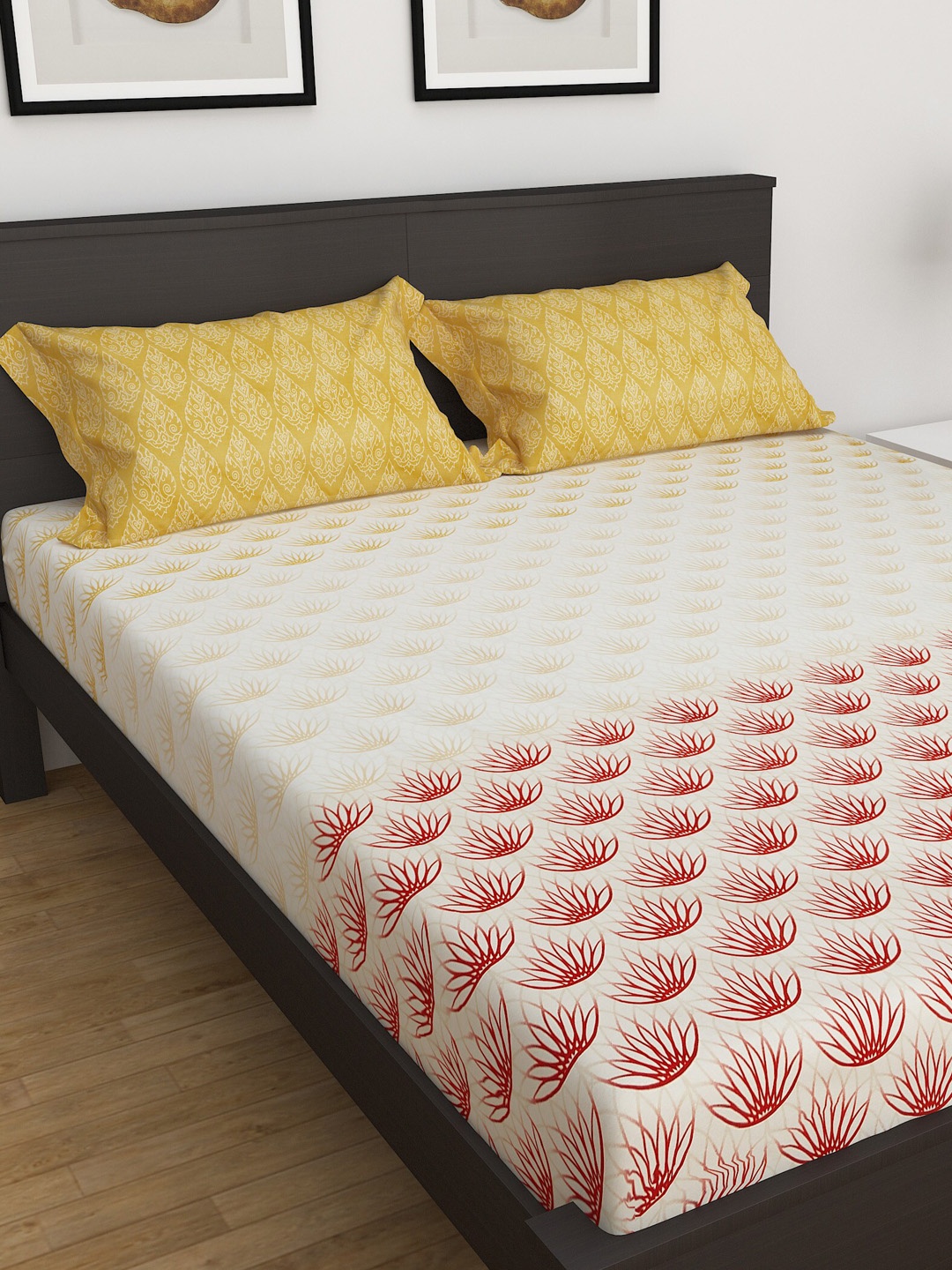 

Home Centre Adults White & Red Geometric 180 TC King Bedsheet with 2 Pillow Covers