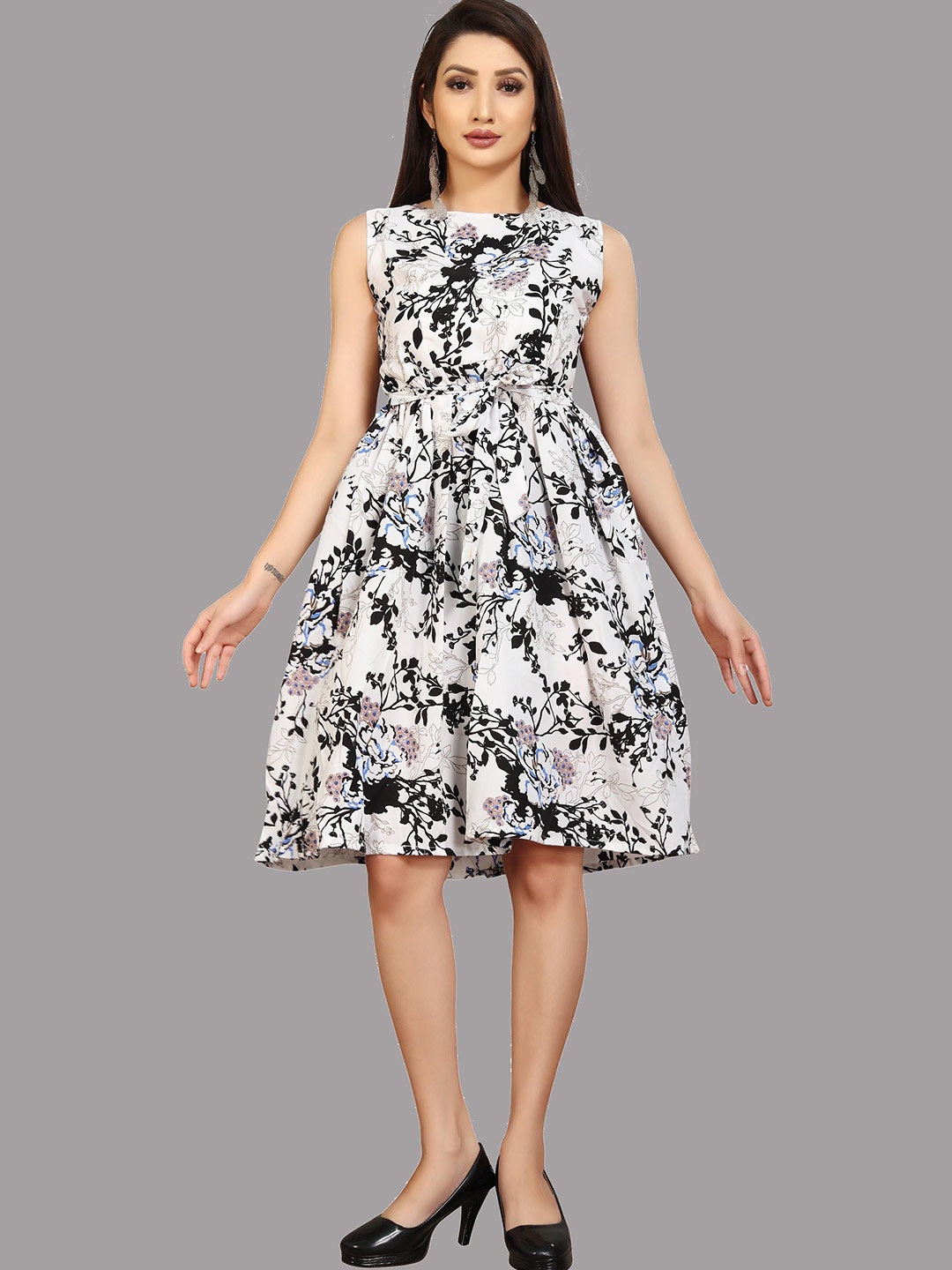 

MODLI 20 FASHION White & Black Floral Printed Crepe Dress