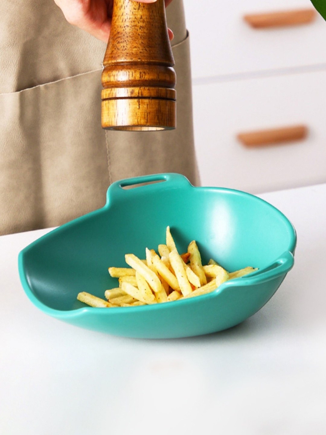 

Nestasia Green Solid Serving Platter With Handles