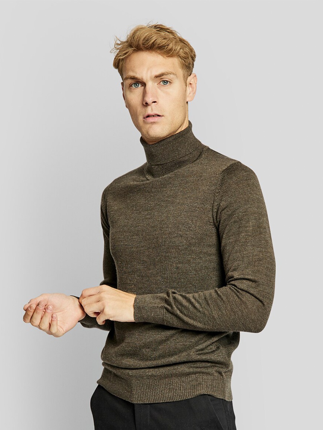 

Bruun & Stengade Men Brown Turtle Neck Pullover