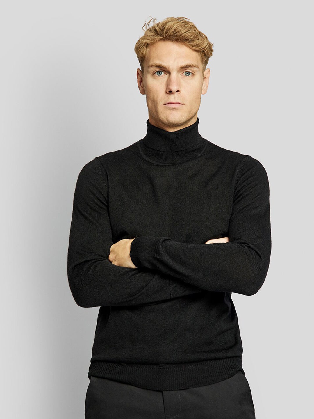 

Bruun & Stengade Men Black Turtle Neck Pullover