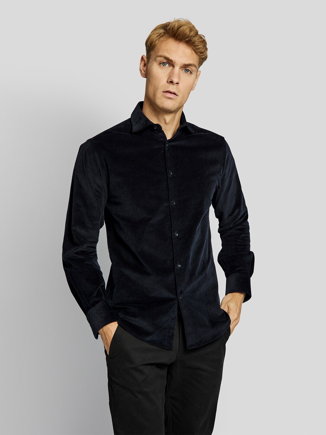

Bruun & Stengade Men Navy Blue Slim Fit Casual Shirt