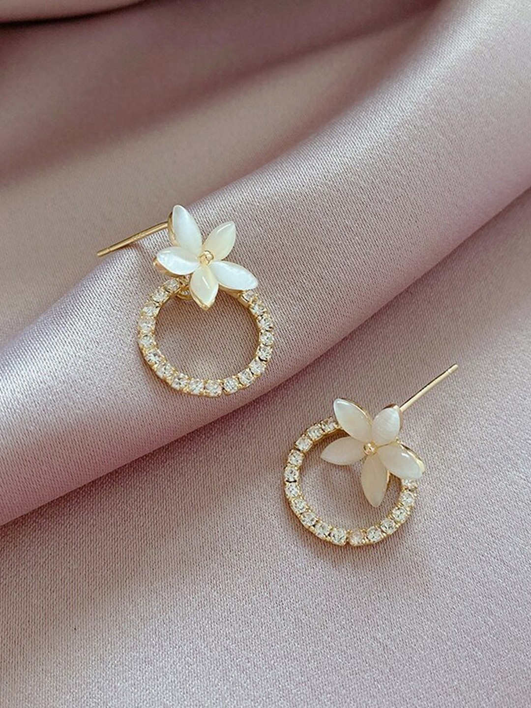 

Unwind by Yellow Chimes Gold-Toned Contemporary Studs Earrings