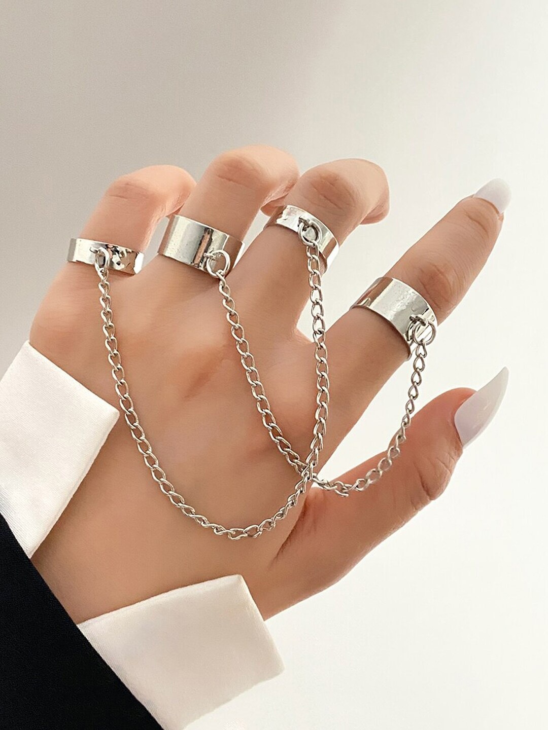 

Yellow Chimes Pack Of 4 Silver-Plated Silver-Toned Adjustable Chain Finger Ring