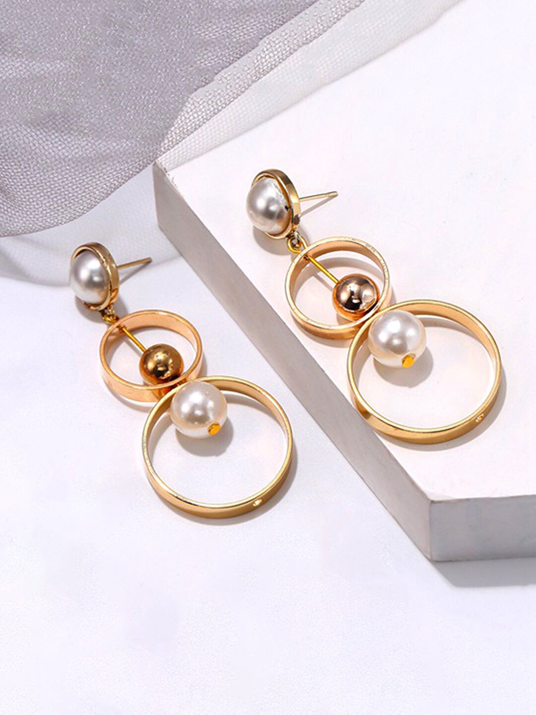 

Yellow Chimes Vintage Gold Tone Dangle Pearl Earring