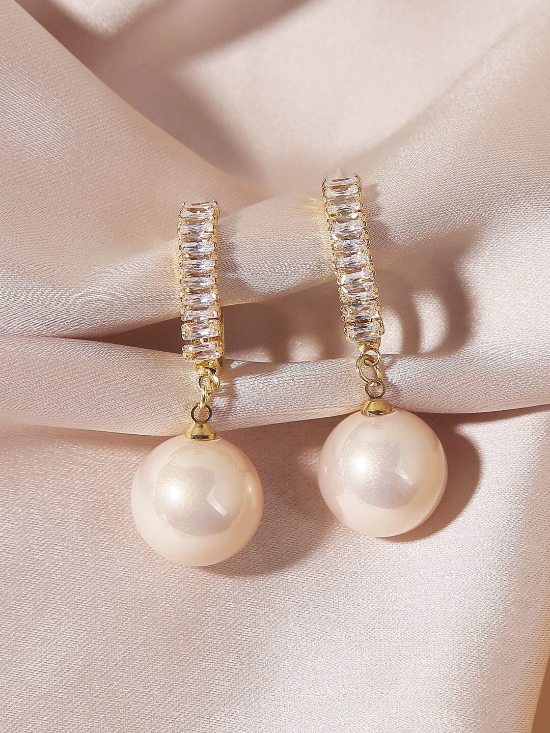 

Yellow Chimes Rose Gold Crystal Round Drop Earrings
