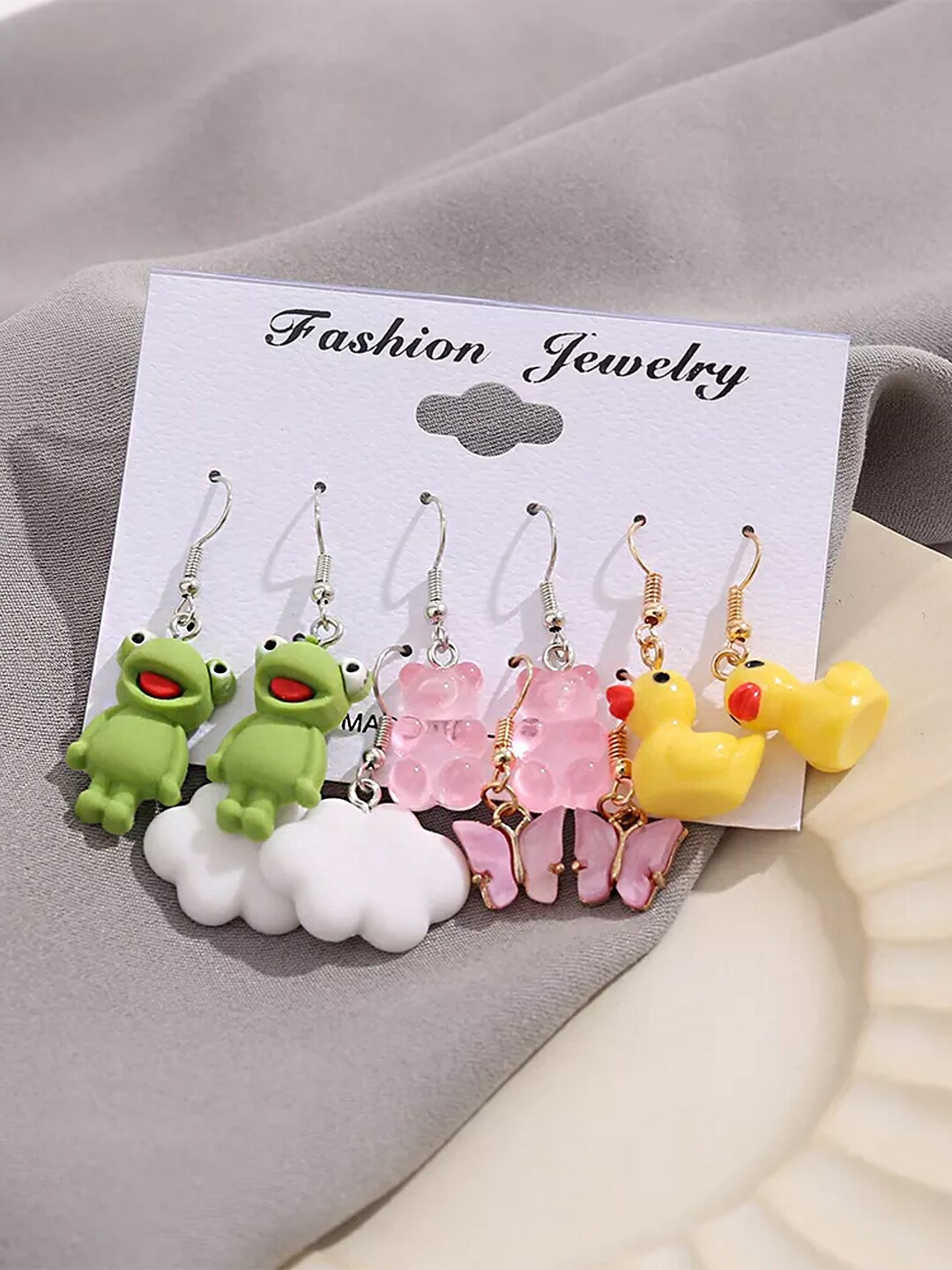

Yellow Chimes Set of 5 Multicolor Cute Charm Hanging Drop Earrings, Green