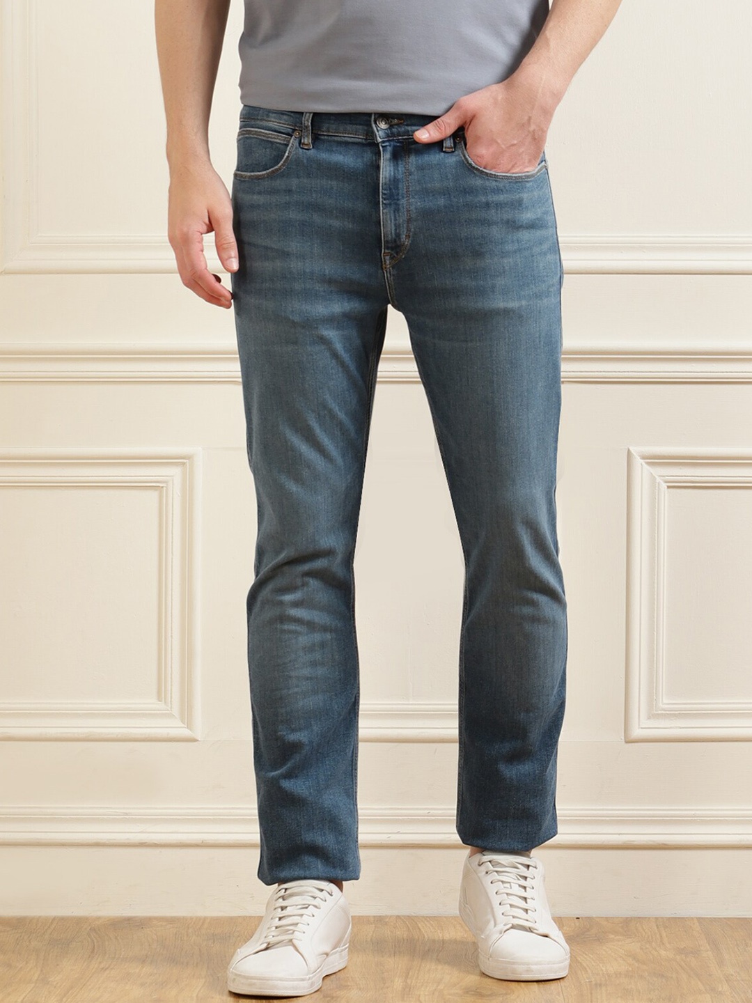 

HUGO Men Blue Slim Fit Light Fade Stretchable Jeans