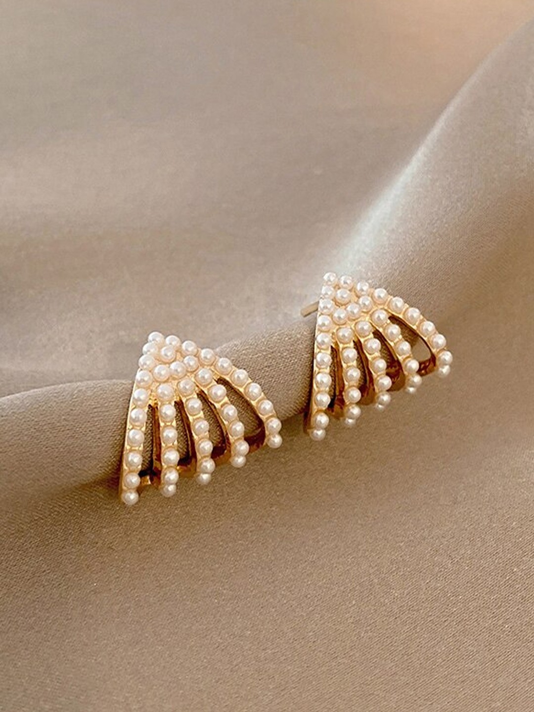 

Yellow Chimes Women White Gold Plated Contemporary Studs Earrings